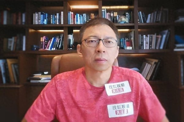 线上最大的配资平台 金属项链缘何变“夺命索”？《张朝阳的英语课》教你用英语解读热点通晓科学常识
